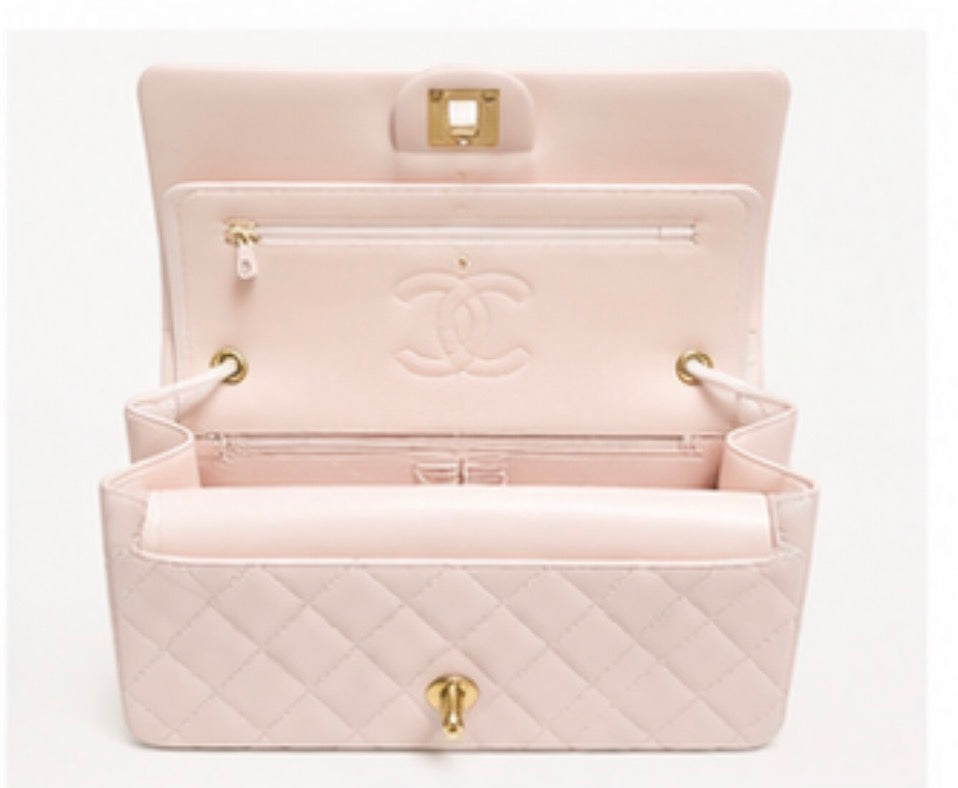 Elegant Light Pink Quilted Shoulder Bag – Gold Chain Detail